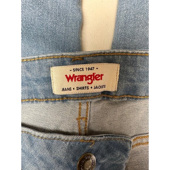 Wrangler Women’s High Rise True Straight Crop Jeans 20W Light Wash Distressed Ra - Picture 8 of 11